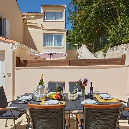 Holiday home Festina Lente