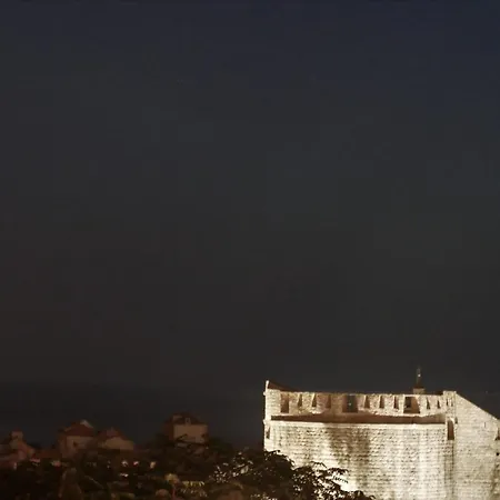 Festina Lente דוברובניק